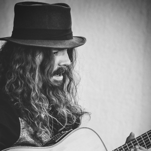 Beni Feldmann mit Gitarre